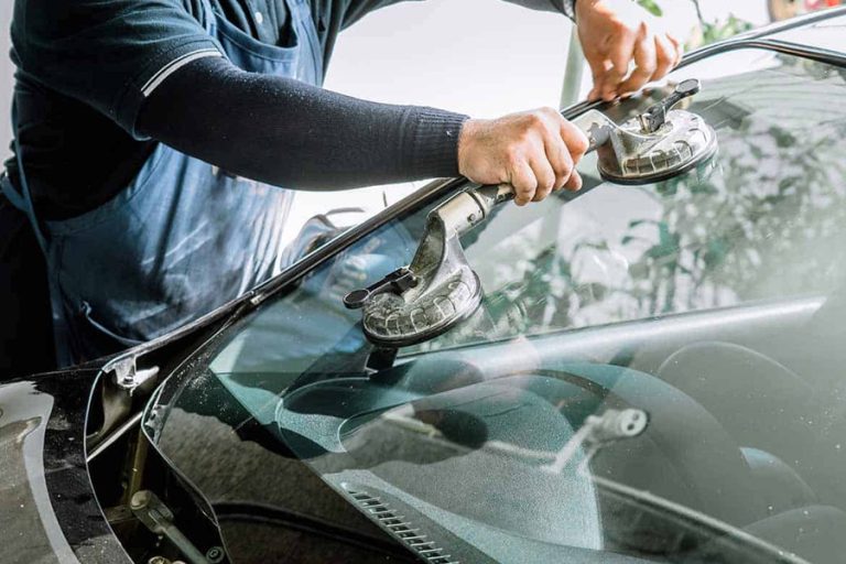 How Online Windshield Replacement Can Be Helpful