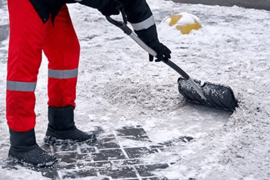 How Commercial Snow Removal Benefits Your Business During Winter Months