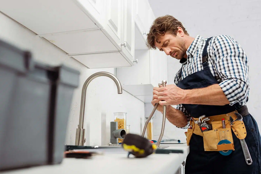 How Can You Avoid the Headache of Doing the Plumbing Job on Your Own