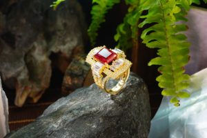 How Different Metal Colours Complement Emerald Rings